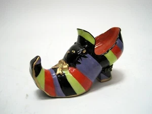 Hand-Painted Ceramic Witch Shoe Trinket Box With Cat Design 2 in X 1 in - Picture 1 of 3