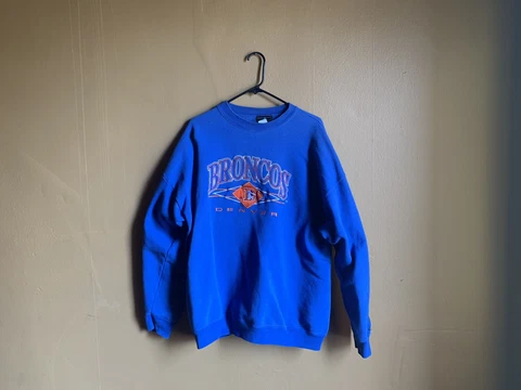 Denver Broncos Vintage Logo Athletic Embroidered Crewneck Sweater - XL Cover