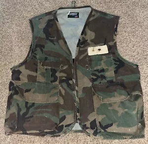 SafTbak Woodland Camo Fishing /Hunting Vest Made in USA Men’s size L Wool Patch - Picture 1 of 13