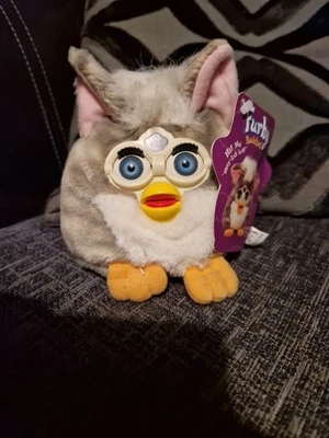 Furby Buddies, Hug Me. 1999 By Tiger. Complete With Original Tag. - Image 1 of 4