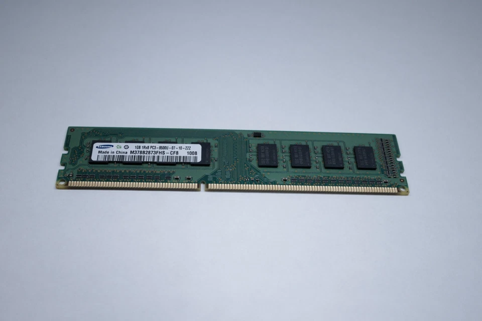 Samsung 1GB PC3-8500U DDR3 1066MHz Desktop Memory M378B2873FHS-CF8 - Image 1 of 1
