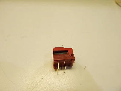 C&K MP01 RED MOMENTARY PUSH BUTTON SWITCH - Image 1 of 2