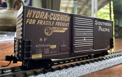 Micro Trains N Scale RTR 10144060 40’ Hy-Cube Box Car Southern Pacific 659049 NY - Image 1 of 4