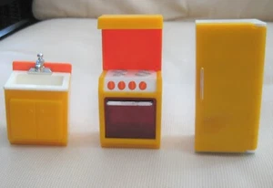 FISHER-PRICE VINTAGE 1970’S DOLL HOUSE DECORATOR KITCHEN SET - Picture 1 of 9