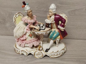 Vintage/ Antique Dresden Lace Porcelain Playing Chess - Foto 1 di 9