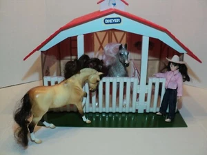 BREYER Classics Barn # 720650 - Picture 1 of 12