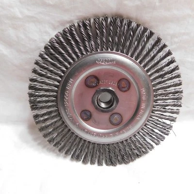 Cepillo de alambre torcido Osborn 6-1/2" Stringer Bead 5/8-11 - Hecho en EE. UU. #26088 Foto 1 de 4