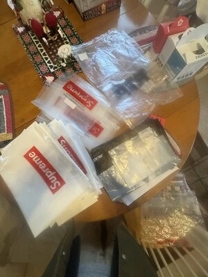 Bolsas de plástico Supreme Palace FTP. 23 blancos, 7 transparentes, 2 Clear Palace, 2 FTP transparentes Foto 1 de 4