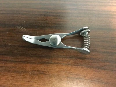 Abrazadera Glover Bulldog Codman 37-1054, curva, 2-2/3", alemana, excelente Foto 1 de 2