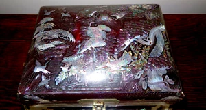 Asiatische Korea Lack Schmuckkästchen Perlmutt Messingbeschläge rot innen - Bild 1 von 15