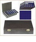 LINDNER 2494-3M CARUS-4 Drewniana kaseta na monety 4 tabletki niebieska 80x Quadrum kapsułki na monety