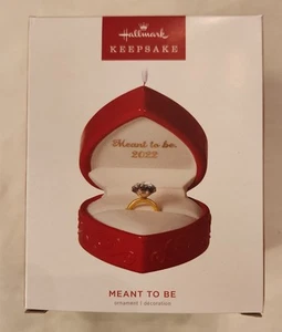 Hallmark Andenken Weihnachtsschmuck 2022 Meant to Be Engagement Porzellan - NEU - Bild 1 von 6