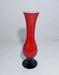 Mid Century Modern Retro Cased Glass Bud Vase Red & Black Base 21.8cm Tall x 7cm - Picture 1 of 7