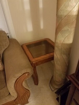 客厅套装 - 棕色,One love seat and coach,还包括端桌 — 第 1/4 张图片