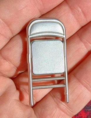 Silla de metal infame de lucha libre WWE WWF ESMALTE PIN RAW SMACKDOWN Tag Team Mr Fuji Foto 1 de 4