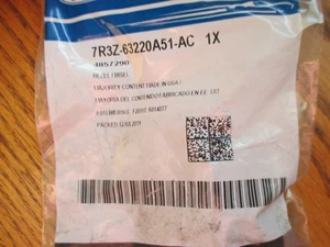 NUEVO OEM FORD Cerradura Puerta Izquierda Perilla Ojal - 06-14 Mustang - 7R3Z-63220A51-AC - Imagen 1 de 2