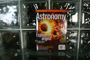 Astronomy Magazine - February 2017 - Explosive Origins - Galaxy Clusters - Imagen 1 de 1
