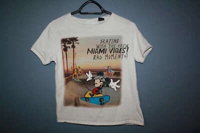 Camiseta Disney Mickey Mouse Niños Patinando con Crew Miami Vibes Talla 9  Foto 1 de 4