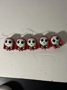 5 X 2025 Hallmark  NIGHTMARE BEFORE CHRISTMAS MYSTERY ORNAMENT SALLY - Foto 1 di 6