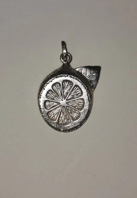 Ciondolo Fetta di Limone - UNOAERRE - Argento 925 - Vintage Anni 60/70 Italy - Immagine 1 di 4