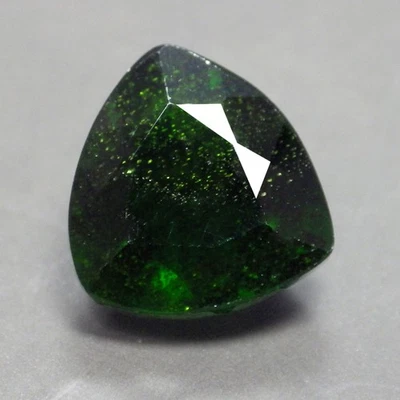 5.07 Ct Unbelivable Trillion Cut (10 x 10 mm) 100% Natural Green Chrome Diopside - Image 1 of 4