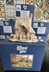 Lilliput Lane pinta tu propia casa de campo Suffolk en caja - Imagen 1 de 4