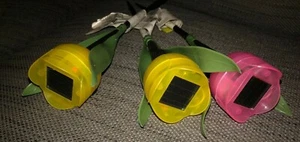 NEW GARDEN DECOR 3pc/Garden Tulip Flower Shape LED Solar Powered Lights Outdoor  - Picture 1 of 6