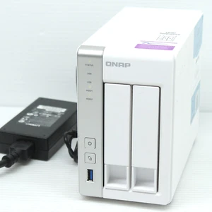 QNAP TS-231P2 2 baies Gigabit NAS USB 3,2 Quad Core 1,7 GHz 2 x disque dur rouge WD 1 To + PSU - Photo 1/15