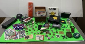 Trödel Schubladen Lot Vintage, Schreibtisch, zufällig, Murmeln Schmuck Münzen Karten Sammlerstücke - Bild 1 von 12