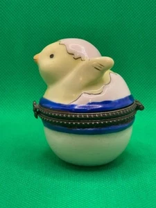 Baby Chick Porcelan Hinged Trinket Box - Picture 1 of 7