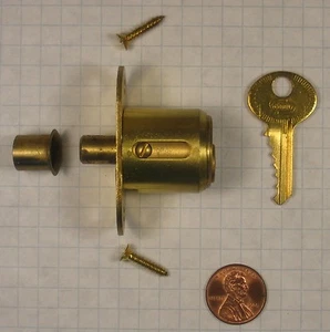 CORBIN #02291 SLIDING DOOR LOCK, 7/8" LENGTH, SATIN BRASS, KEYED DIFFERENTLY - Afbeelding 1 van 7