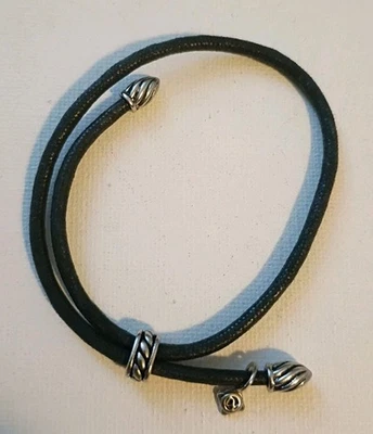 Pulsera David Yurman Cordón Negro Ajustable con Detalles Plata de Ley Foto 1 de 4