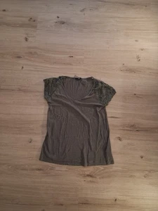 H&M, T-Shirt, oliv mit Spitzenärmeln, Größe 34 - Bild 1 von 2