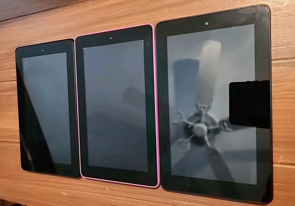 Lote de 3 Tabletas Amazon Fire 7" SV98LN para Repuestos o Reparación Rosa Negro Foto 1 de 4