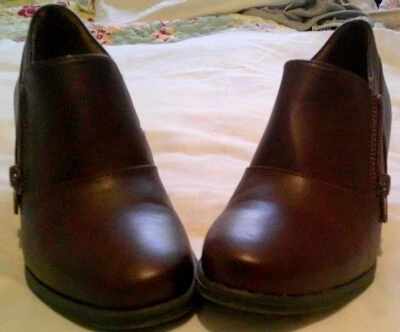 Women's Natural Soul - Charleen ankle boots -7M- Brown Leather - side zippers - Image 1 of 3