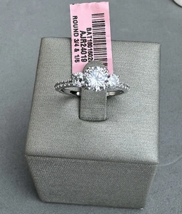 New 925 Silver  Sparkling CZ Ring size 7.5 - Picture 1 of 14
