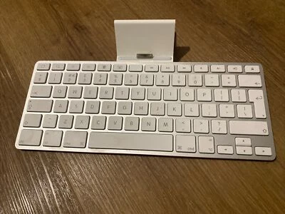 APPLE IPad A1359 Keyboard Dock - Image 1 of 4