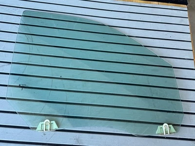 09-24RAM 1500 clásico doble cabina paso delantero derecho puerta lateral panel ventana vidrio OEM Foto 1 de 2