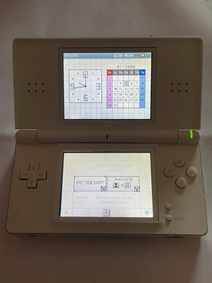 Nintendo DS Lite - Immagine 1 di 4