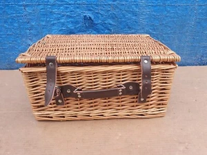 Vintage Wicker Picnic Hamper Basket with Leather Straps – 41x31x19cm Storage - Picture 1 of 7