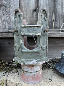 1 - ANTIQUE 〰️ CAST IRON LIGHT POLE GLOBE HOLDER /STREET LIGHT 1920s /VICTORIAN - Picture 1 of 3