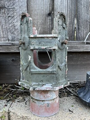 1 - ANTIQUE 〰️ CAST IRON LIGHT POLE GLOBE HOLDER ￼/STREET LIGHT 1920s /VICTORIAN - Image 1 of 4