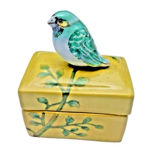 Caja de baratija esmaltada de porcelana amarillo verde extremidades de árbol colibrí verde marcado - Imagen 1 de 11