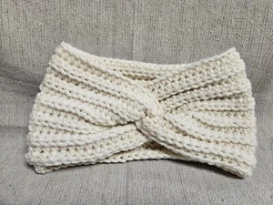 Diadema de ganchillo retorcido hecho a mano blanca pequeña/mediana - Imagen 1 de 5
