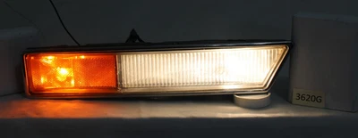 1986-1991 CADILLAC SEVILLE TURN SIGNAL, MARKER LIGHT FRONT DRIVER/LEFT FENDER - Image 1 of 4