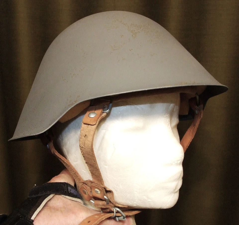 NVA Stahlhelm ungetragen, aufgearbeitet - Bild 1 von 3