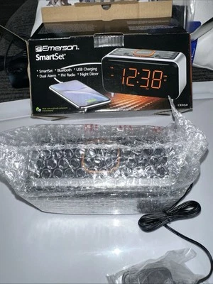  Emerson SmartSet Jumbo Display/Dual Alarm/Clock Radio/Bluetooth Speaker/FMRadio - Image 1 of 4