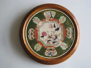 ANTIKE VIKTORIANISCHE ORIENTALISCHE DESIGN KREISFÖRMIGE KERAMIK UNTERSETZERFLIESE IM HOLZRAHMEN - Bild 1 von 10