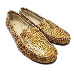 SAS Gold Patent Crocodile Embossed Leather Simplify Everyday Loafers Size 8N - Picture 1 of 8