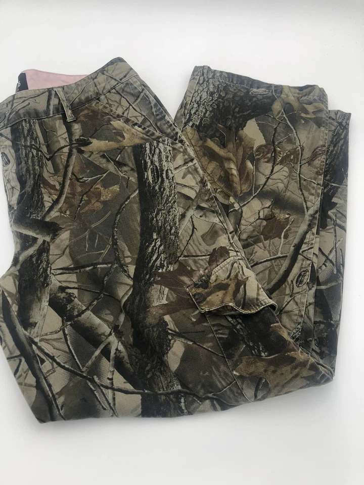 Outfitters Ridge womens Realtree camo cargo pants Size 12 Camo - Image 1 of 4